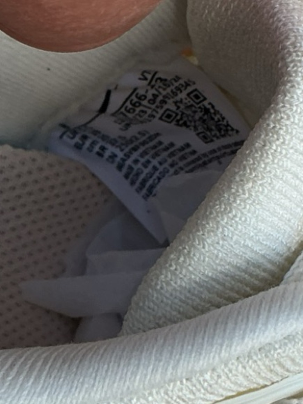 Nike Women's White & Peach Knit Running Sneakers - Picture 8 of 9